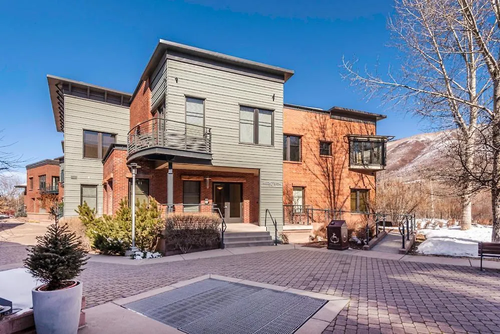 Obermeyer Place Unit 102 Park, Expansive Luxury Condo Walking Distance To Gondola & Restaurants-1