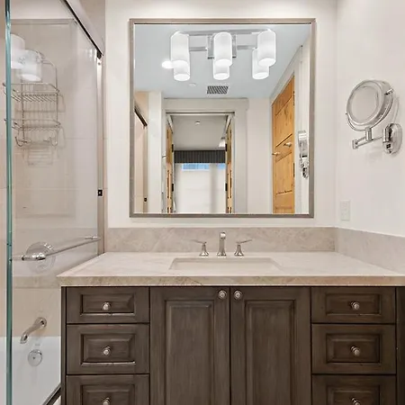 Obermeyer Place Unit 102 Park, Expansive Luxury Condo Walking Distance To Gondola & Restaurants-2
